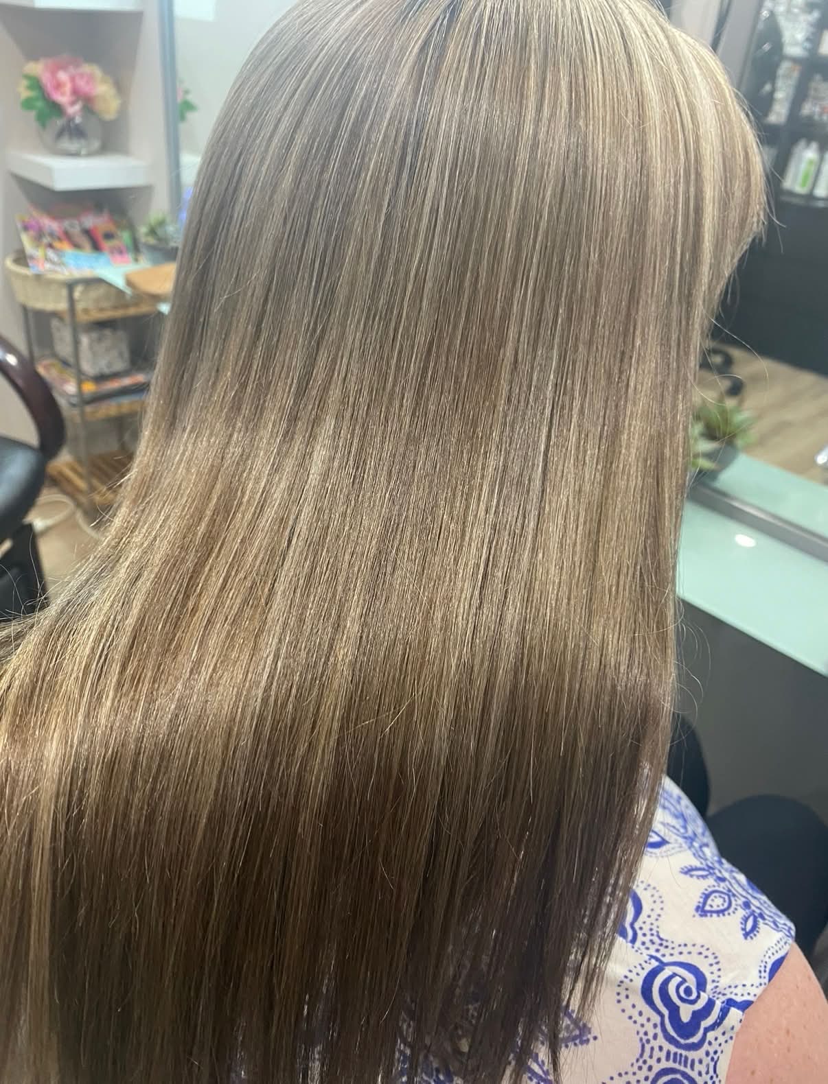 Soft beige-blonde highlights
